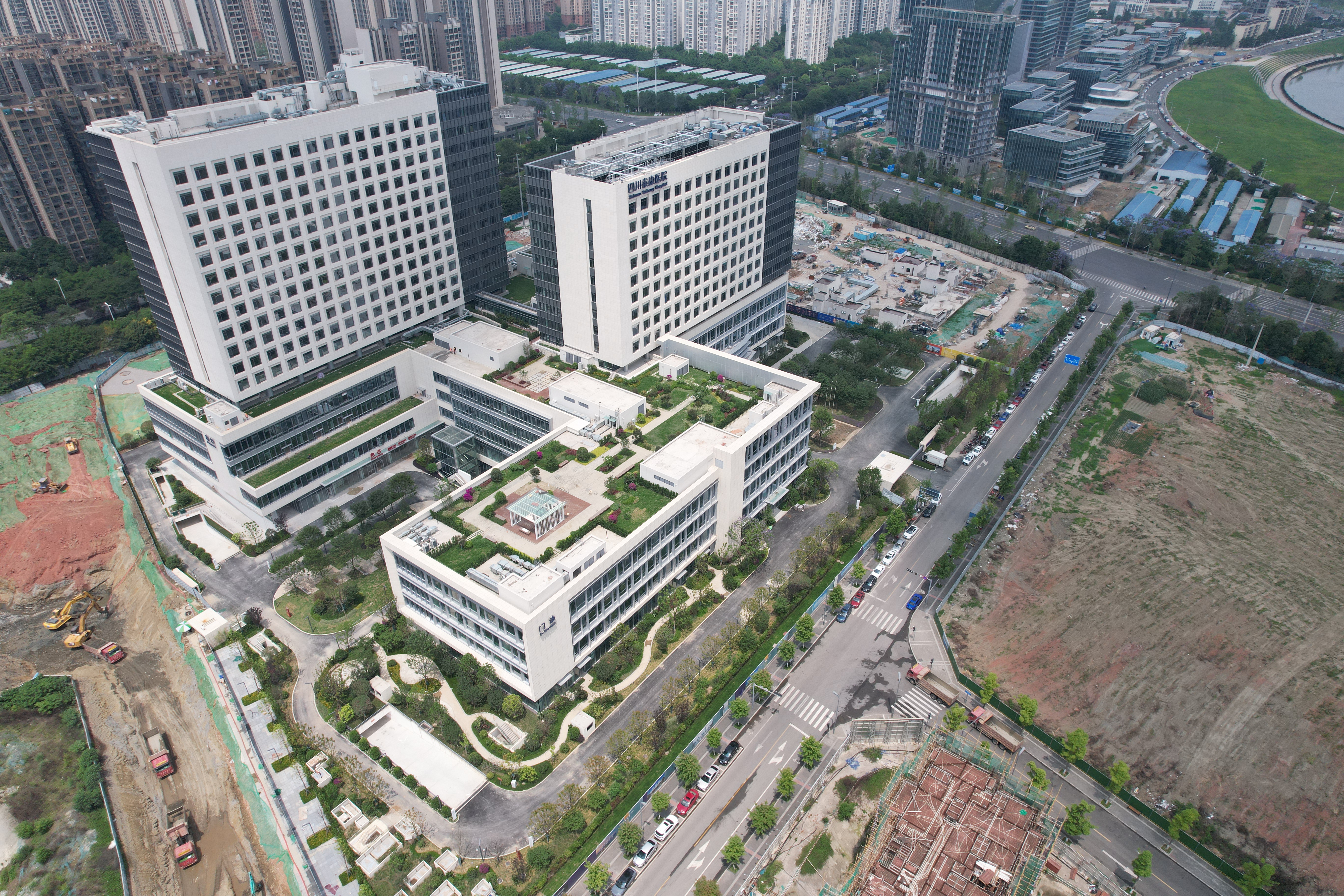 建成后的四川泰康西南医院.jpg