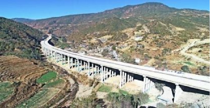 华丽高速公路（岩溶、暗河、特大桥、智能化预制梁场）.jpg